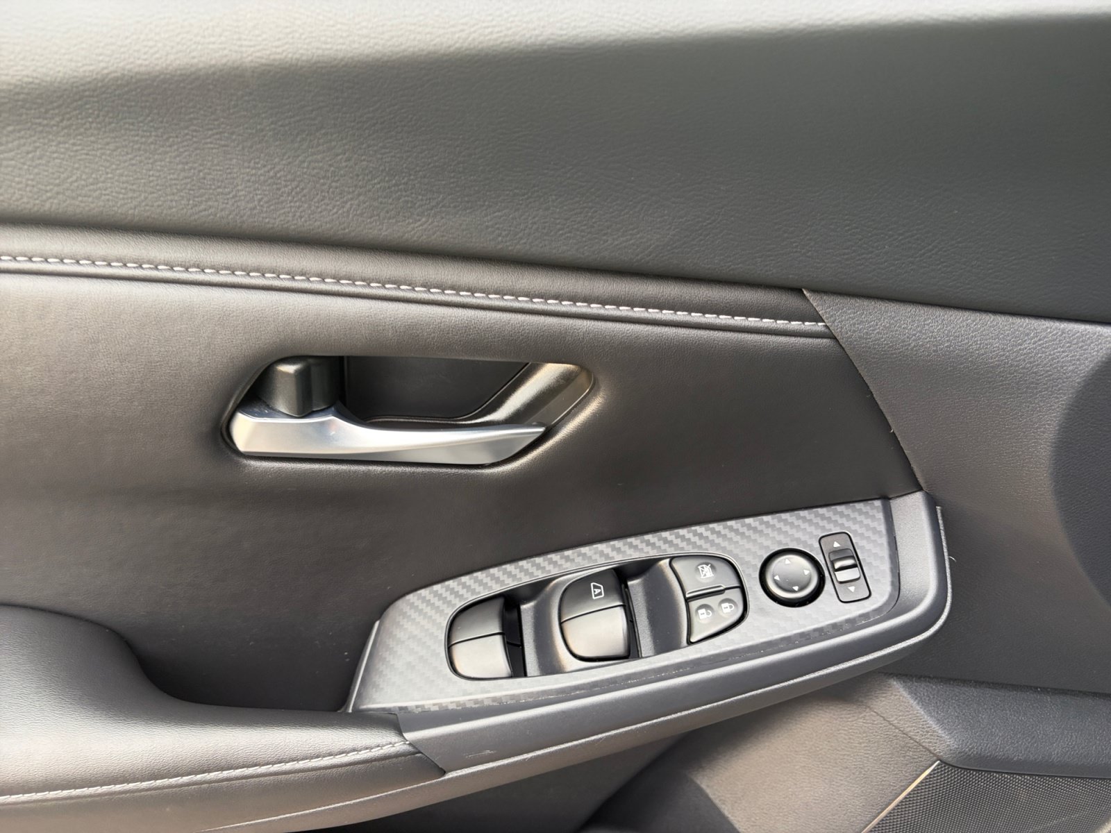 Used 2025 Nissan Sentra SV w/ All-Weather Package FWD image 15