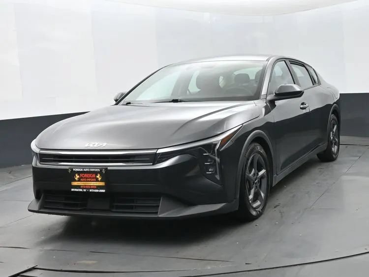 Used 2025 Kia K4 FWD image 1
