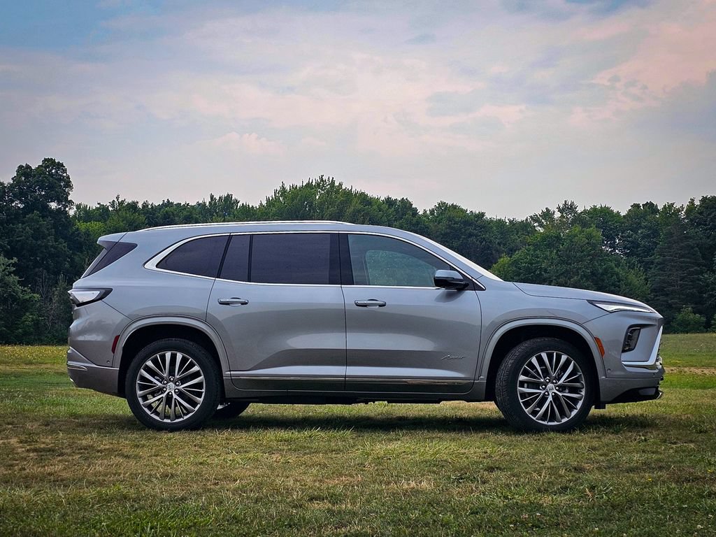 New 2026 Buick Enclave Avenir w/ Super Cruise Package AWD/4WD image 2