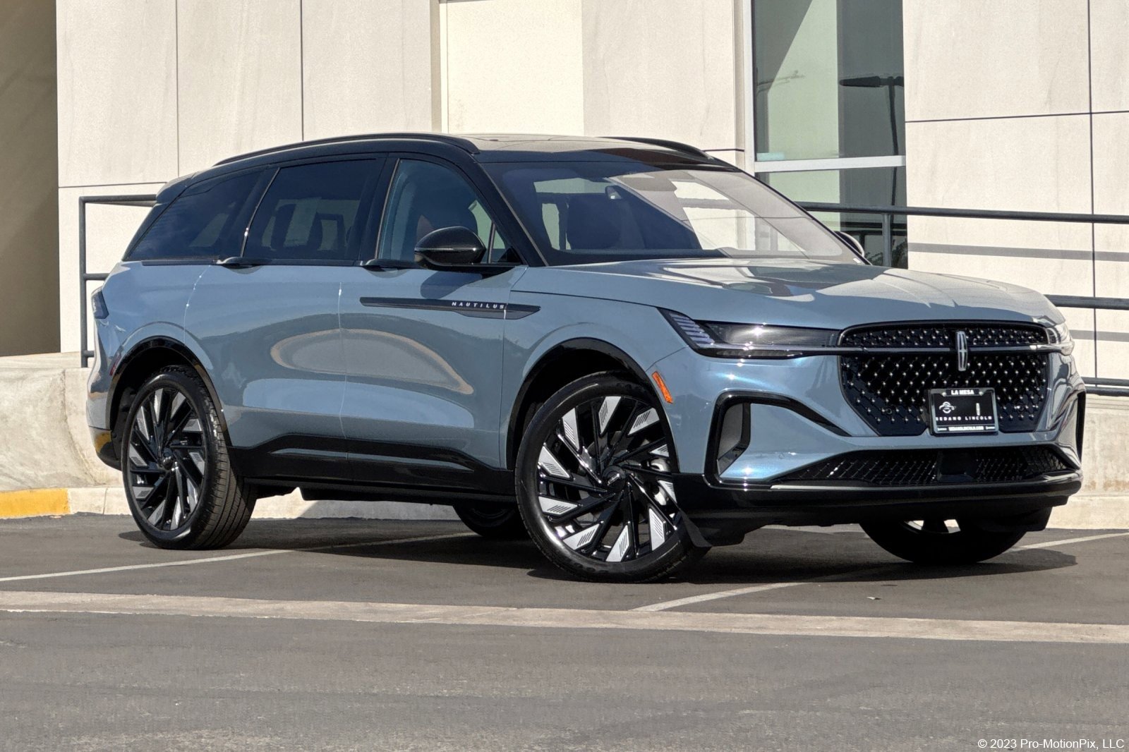 New 2026 Lincoln Nautilus Reserve w/ Jet Appearance Package image 1