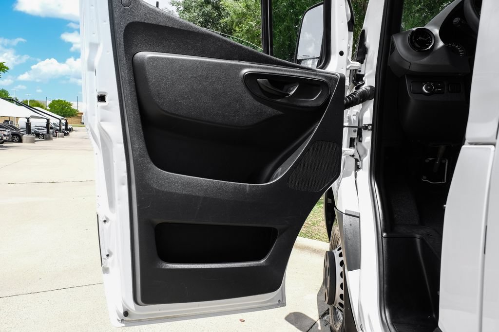 Used 2019 Mercedes-Benz Sprinter 170 Cargo image 33