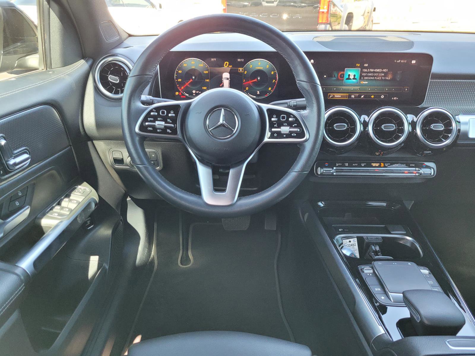 Used 2021 Mercedes-Benz GLB 250 4MATIC w/ Premium Package image 16