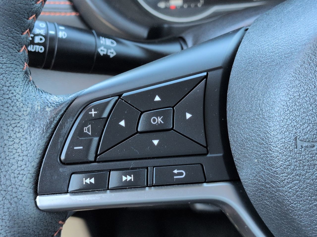 Used 2020 Nissan Kicks SR w/ SR Premium Package image 24