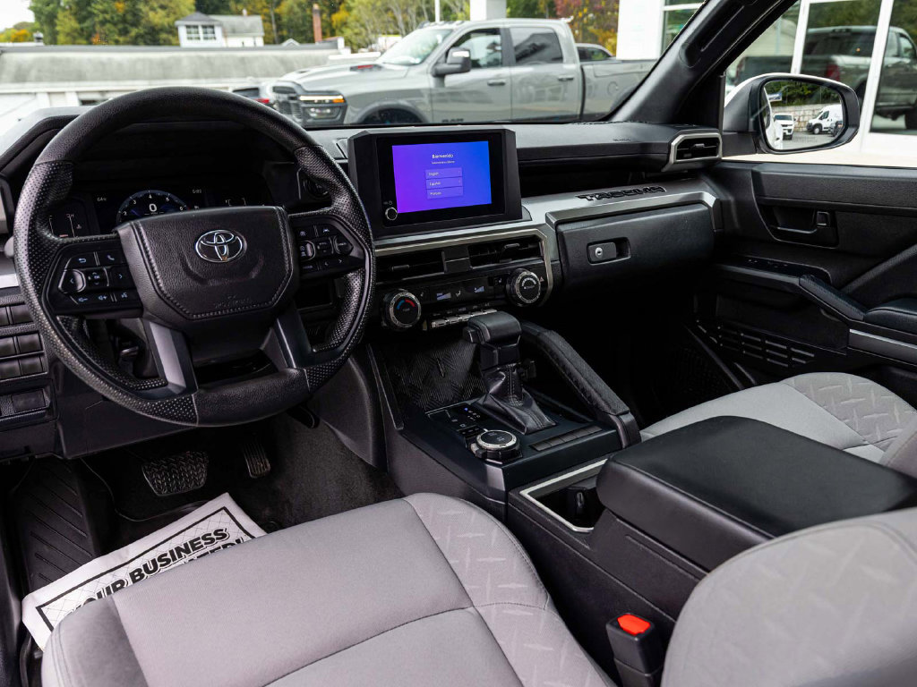 Used 2025 Toyota Tacoma SR5 AWD/4WD image 17
