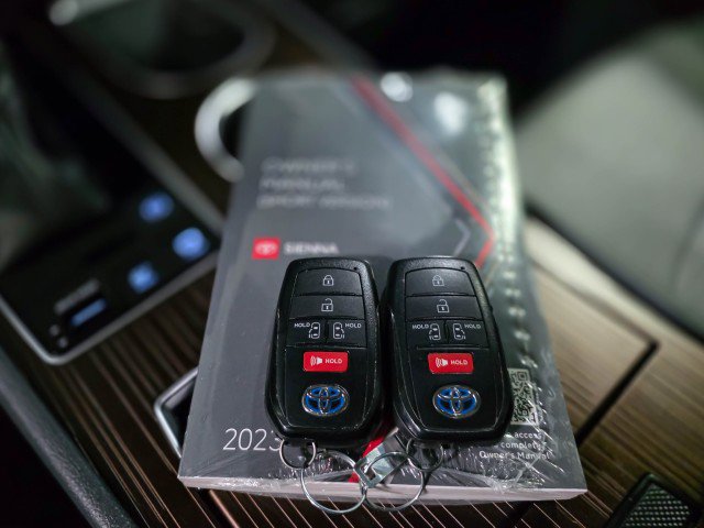 Used 2023 Toyota Sienna LE image 41