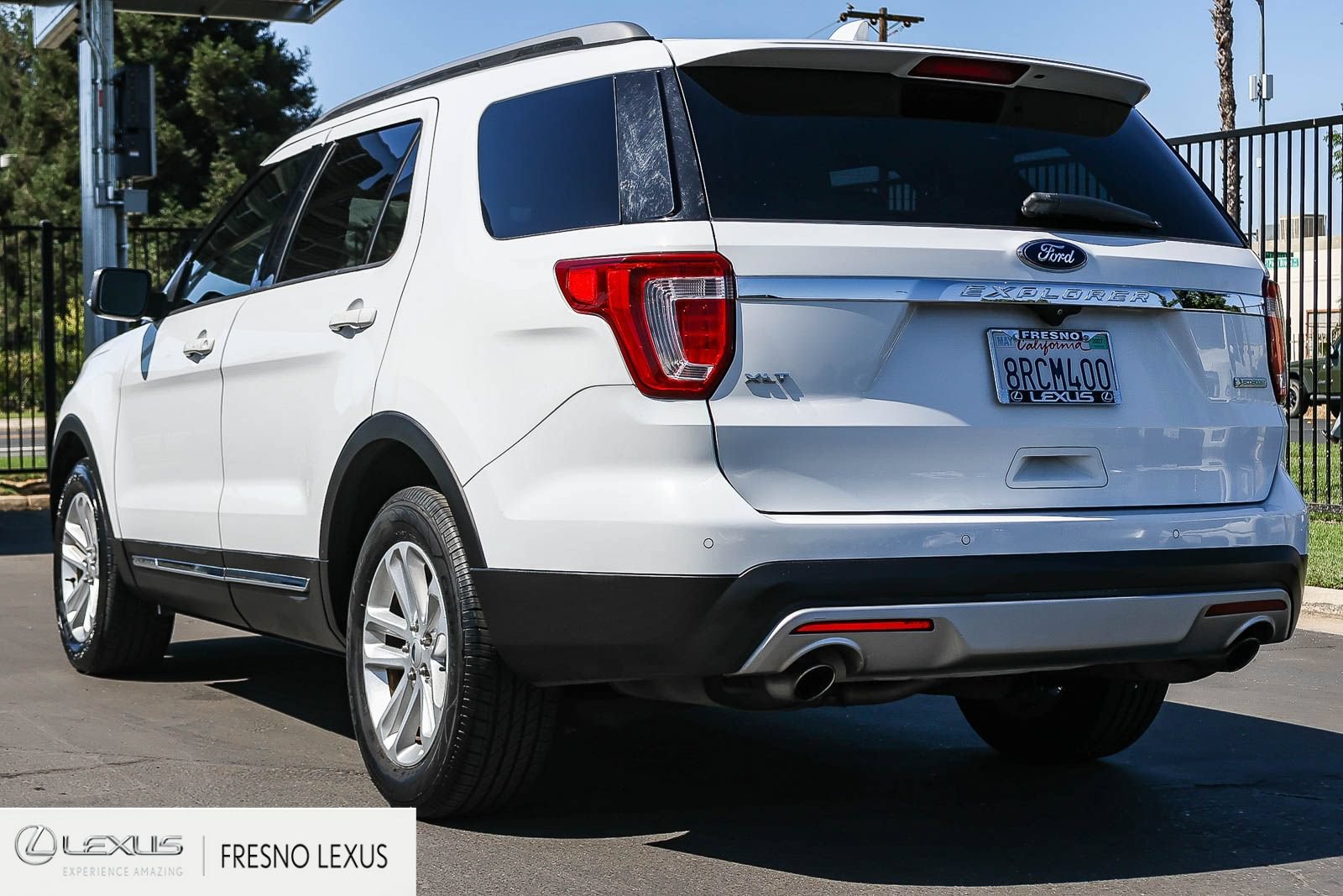 Used 2017 Ford Explorer XLT w/ Equipment Group 202A FWD image 4