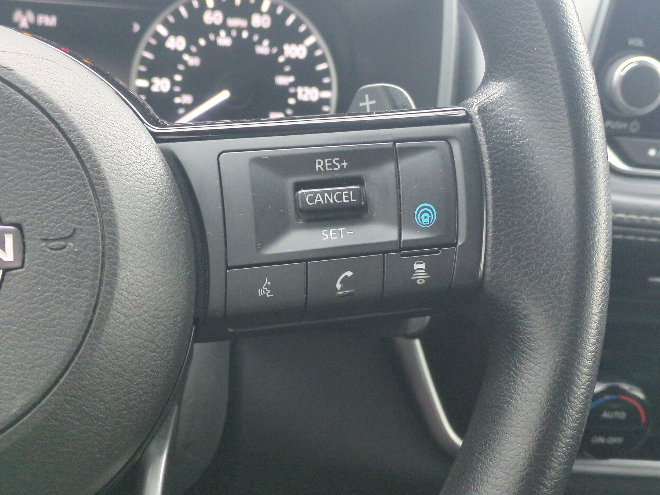 Used 2022 Nissan Rogue SV AWD/4WD image 19