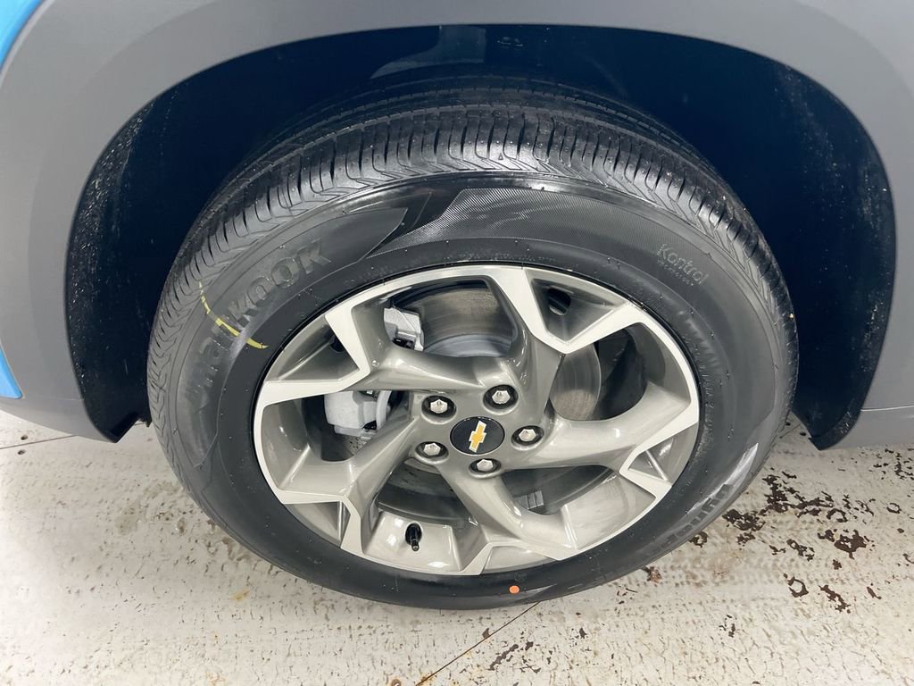 Used 2025 Chevrolet Trax LT w/ Driver Confidence Package image 25