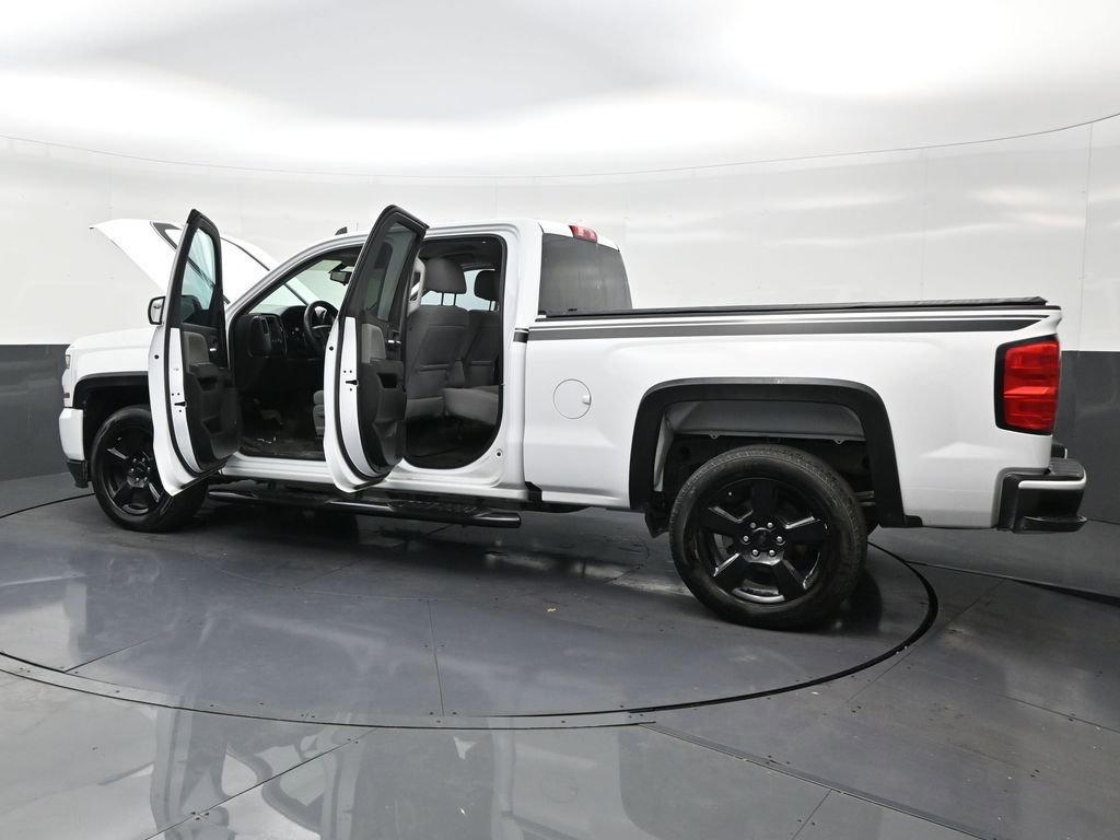 Used 2018 Chevrolet Silverado 1500 Custom w/ Custom Value Package RWD image 31