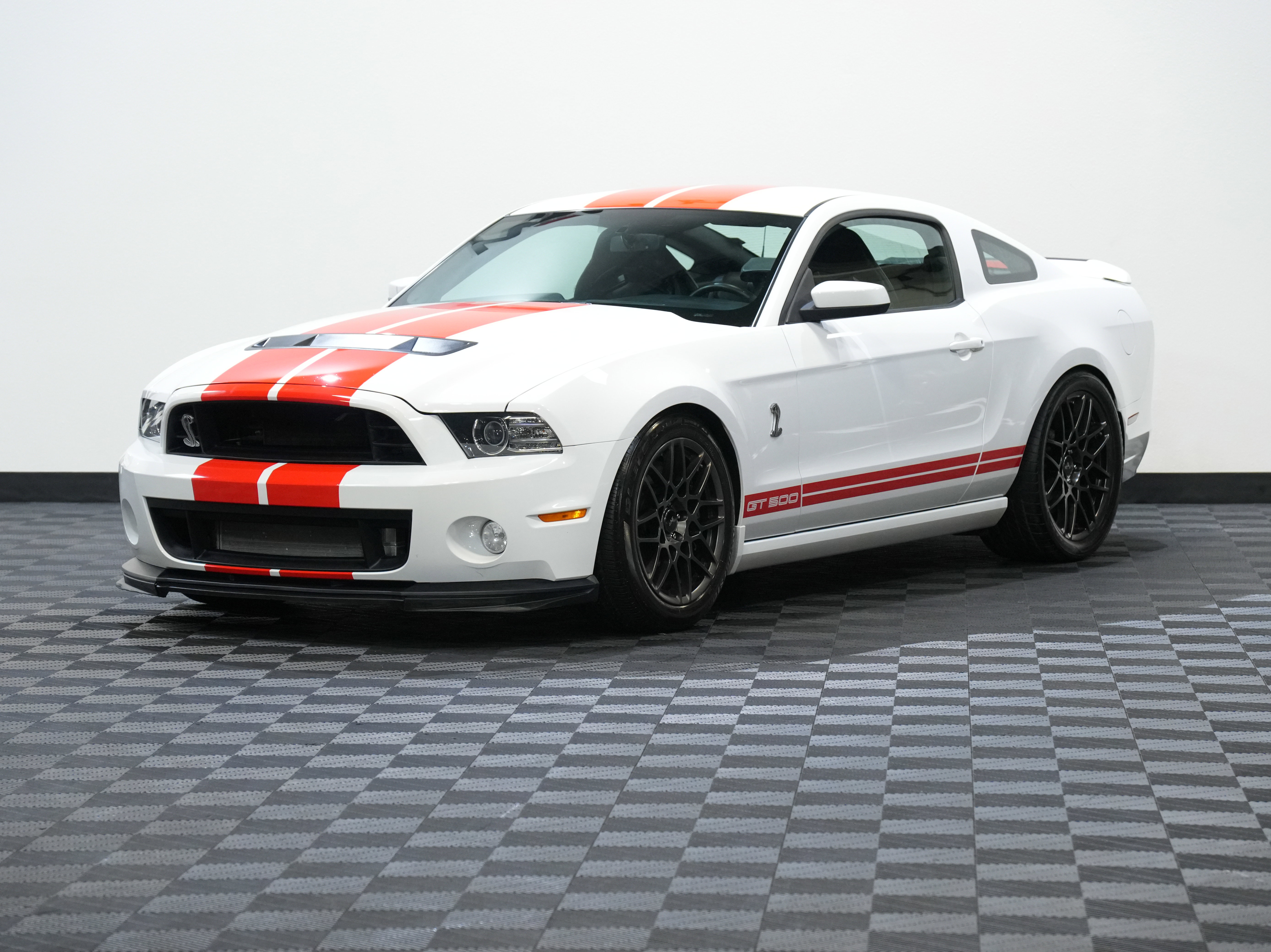 Used 2014 Ford Mustang Shelby GT500 w/ Equipment Group 821A RWD image 3