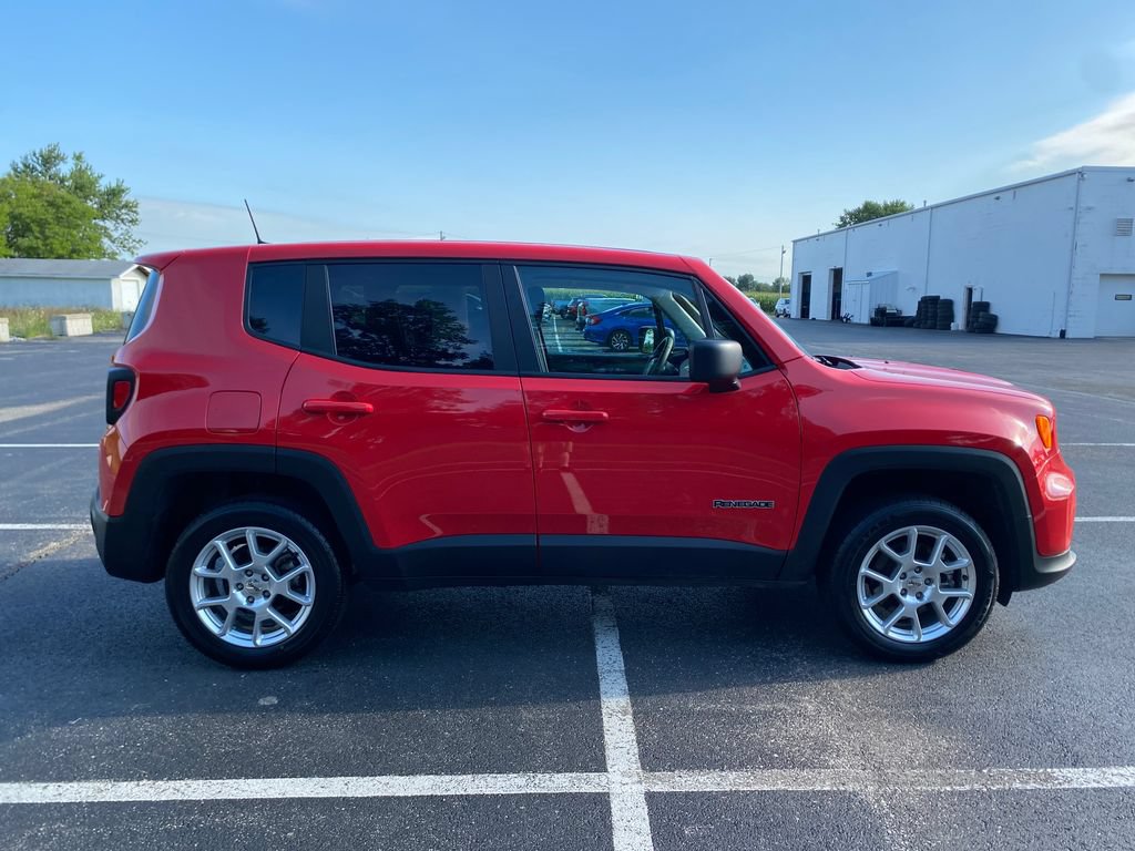 Used 2023 Jeep Renegade Latitude AWD/4WD image 8