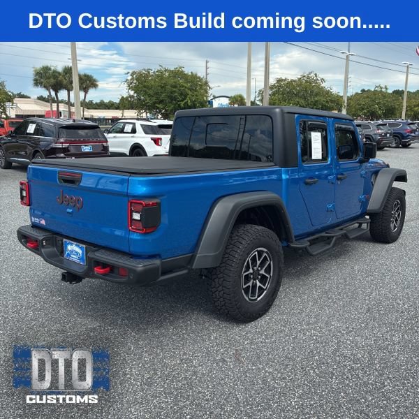 Used 2025 Jeep Gladiator Rubicon w/ Safety Group AWD/4WD image 11