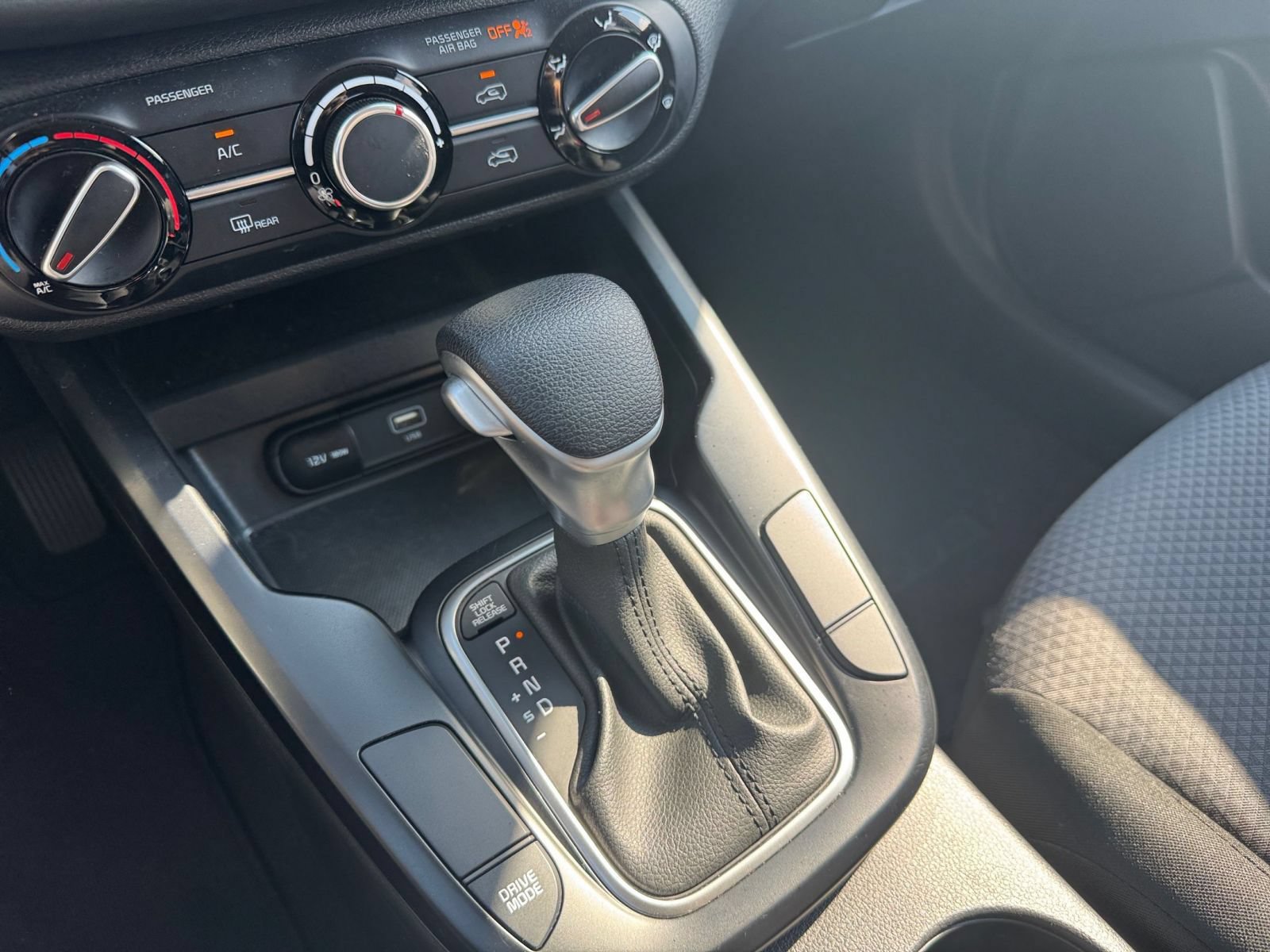 Used 2025 Kia Soul LX w/ LX Technology Package FWD image 39