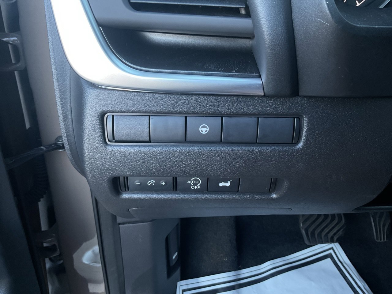 Used 2025 Nissan Rogue SV FWD image 20