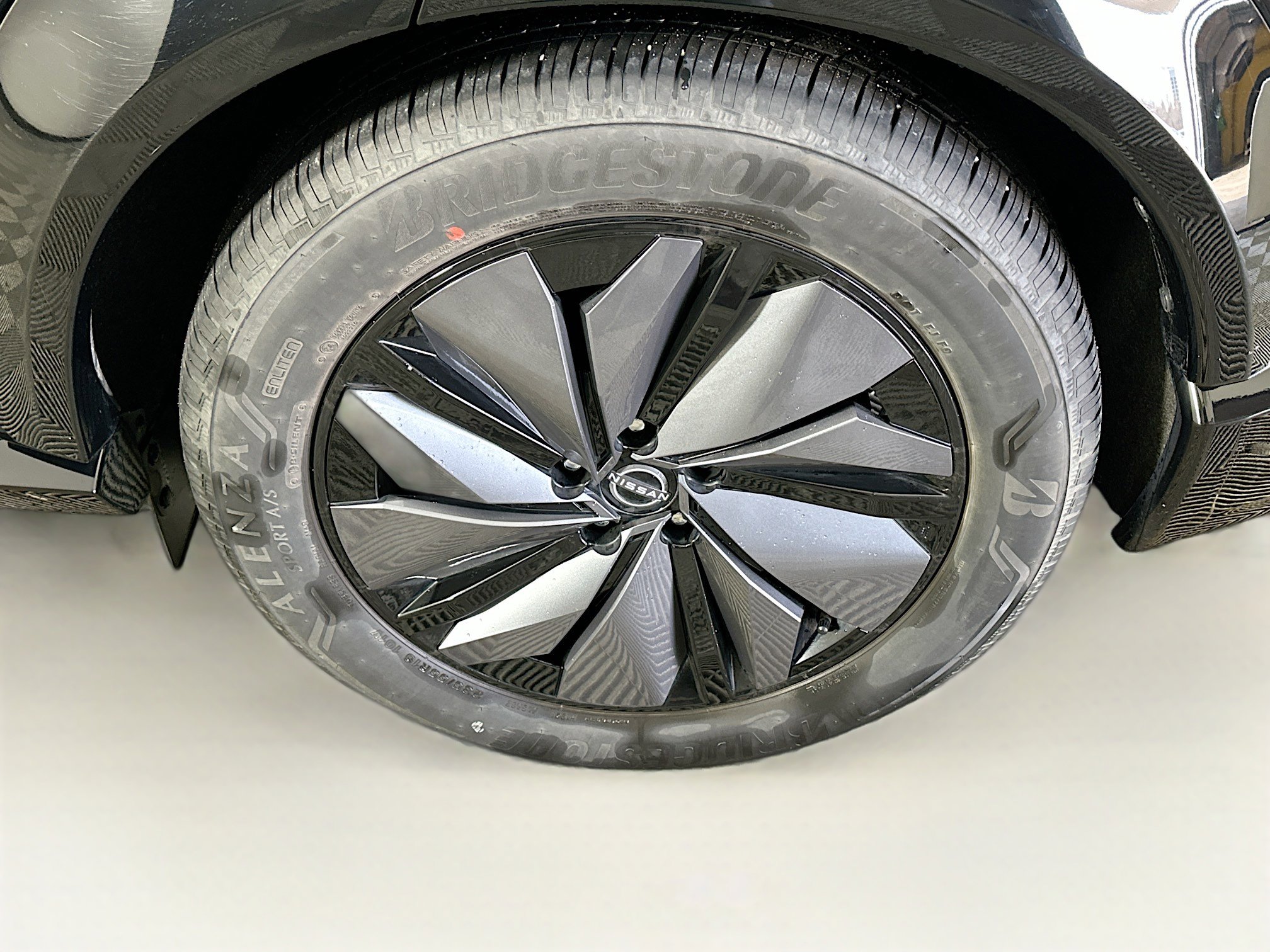 Used 2023 Nissan Ariya FWD image 11