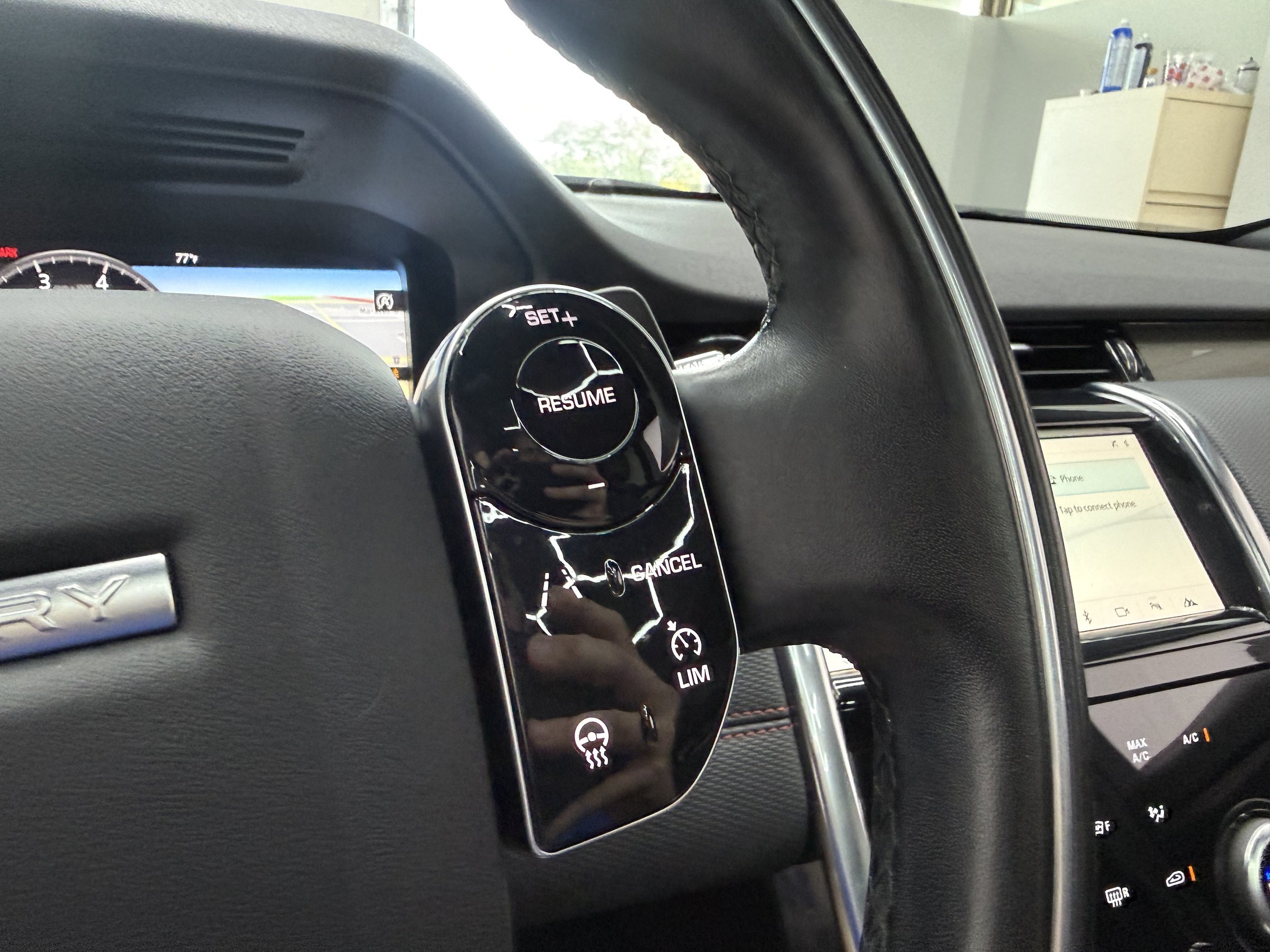Used 2020 Land Rover Discovery Sport SE R-Dynamic AWD/4WD image 17