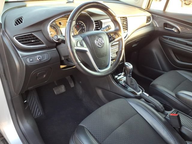 Used 2021 Buick Encore Preferred AWD/4WD image 3
