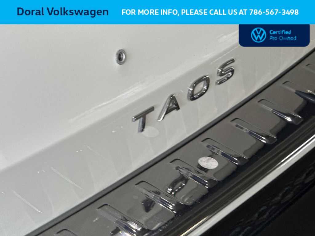 Used 2025 Volkswagen Taos SE FWD image 10
