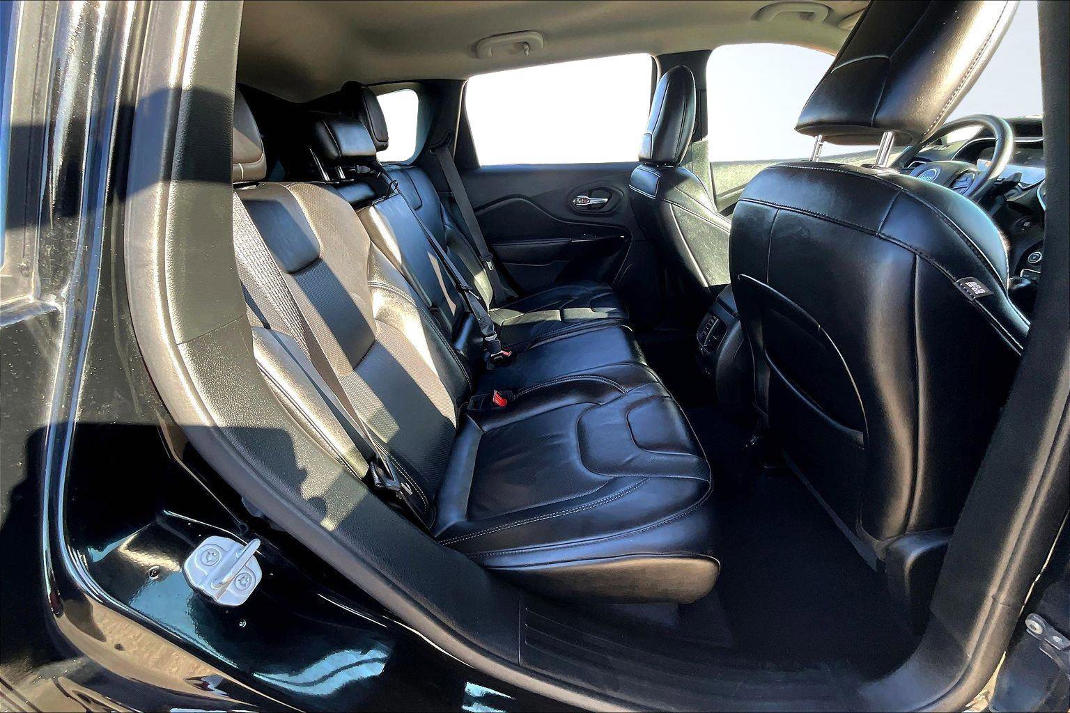 Used 2023 Jeep Cherokee Altitude Lux image 27