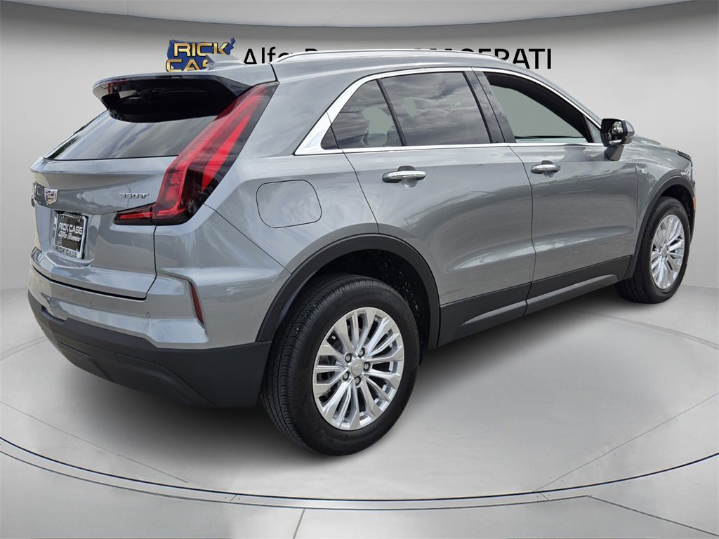 Used 2024 Cadillac XT4 Luxury w/ Cold Weather Package image 7