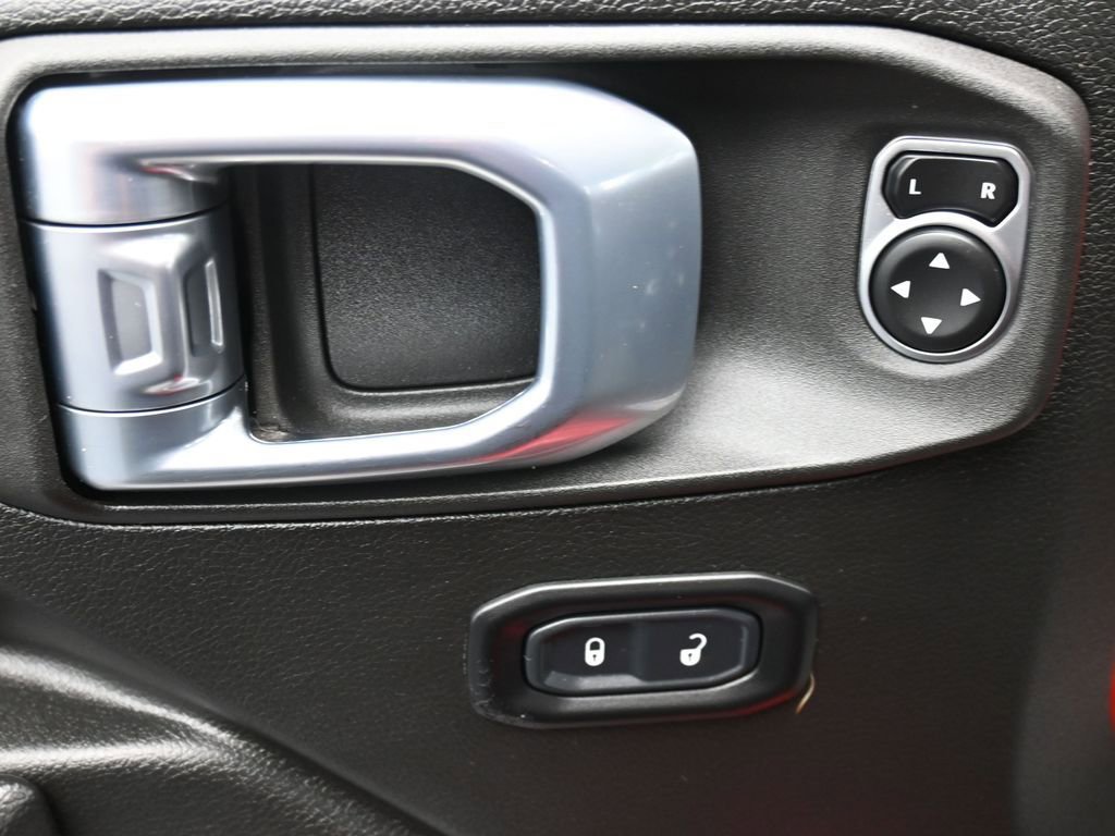 Certified 2022 Jeep Gladiator Willys image 10