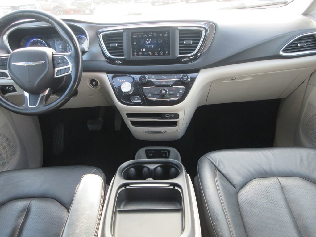 Used 2020 Chrysler Pacifica Touring-L image 15