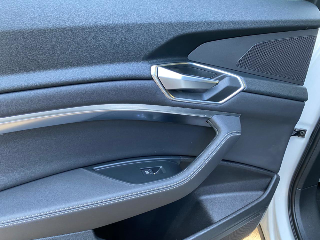 Used 2021 Audi e-tron Premium w/ Convenience Plus Package AWD/4WD image 33