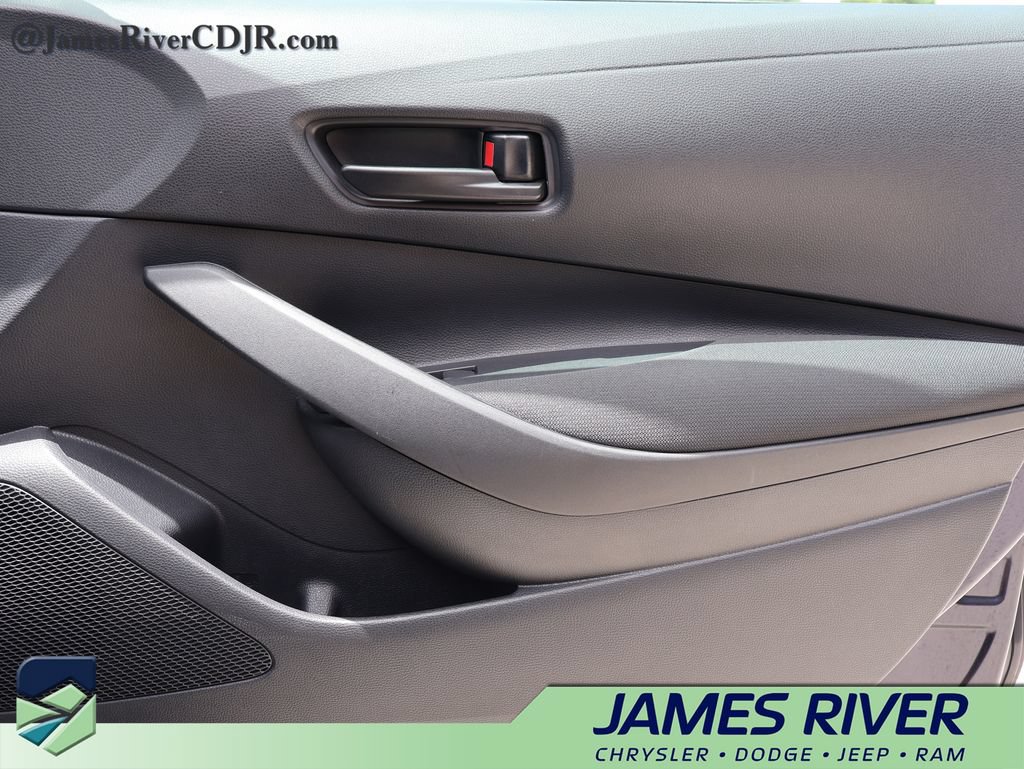 Used 2025 Toyota Corolla LE FWD image 8