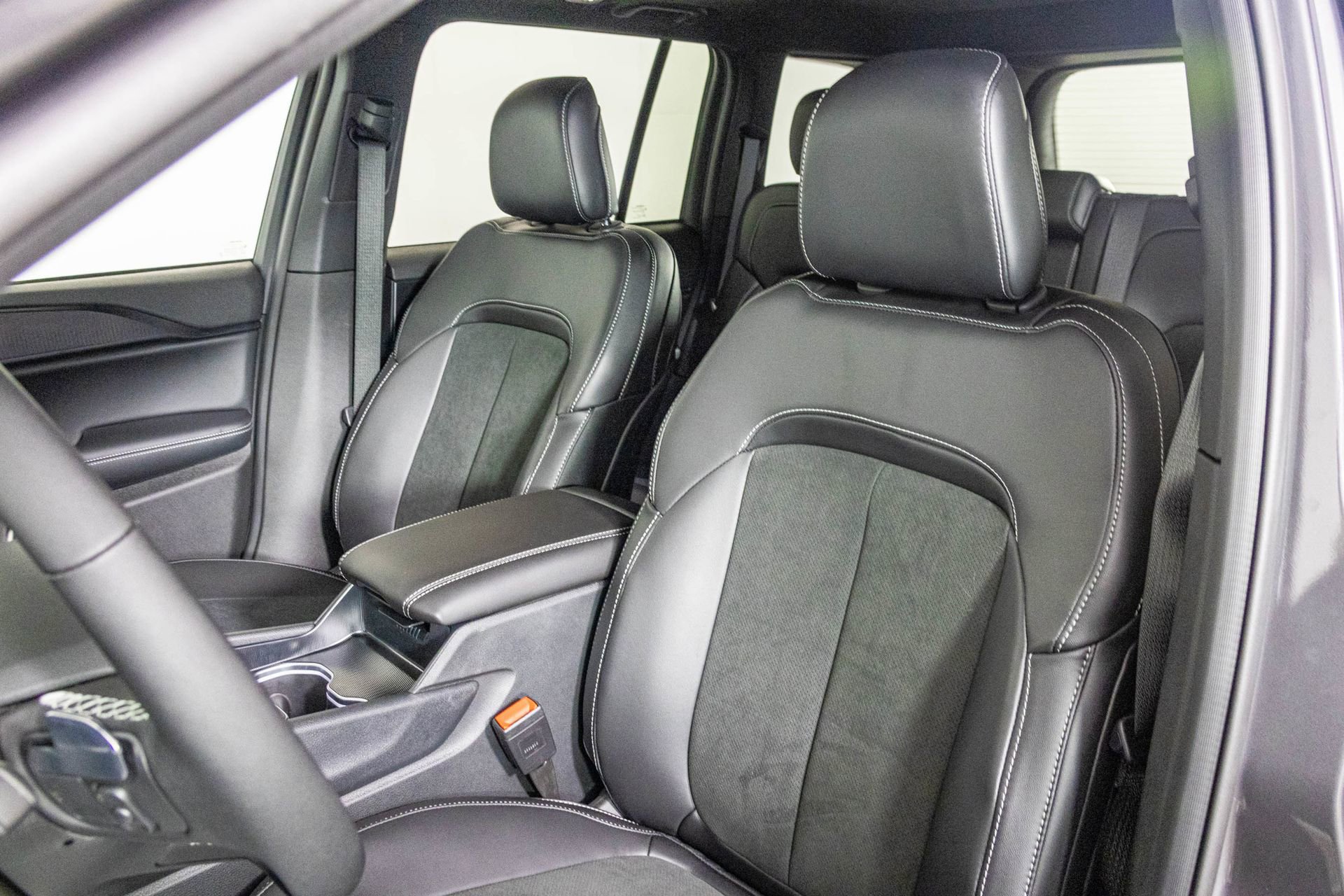 New 2025 Jeep Grand Cherokee Altitude image 17