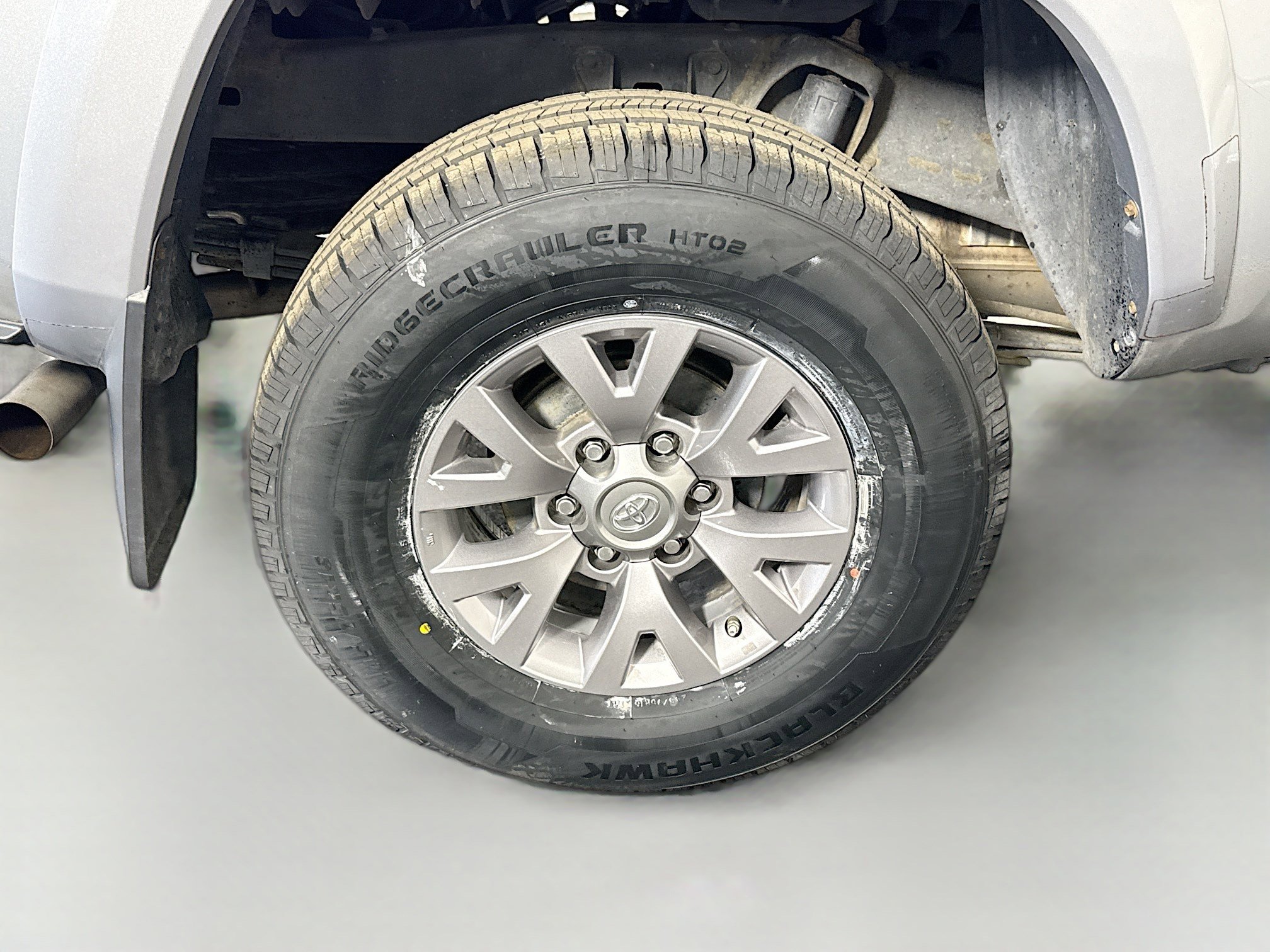 Used 2018 Toyota Tacoma SR5 w/ SR5 Appearance Package (SM) image 32