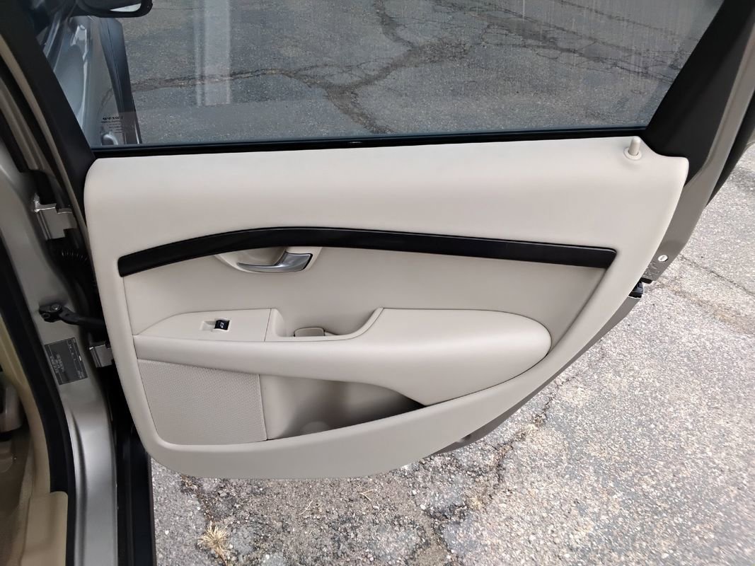 Used 2008 Volvo XC70 3.2 image 17