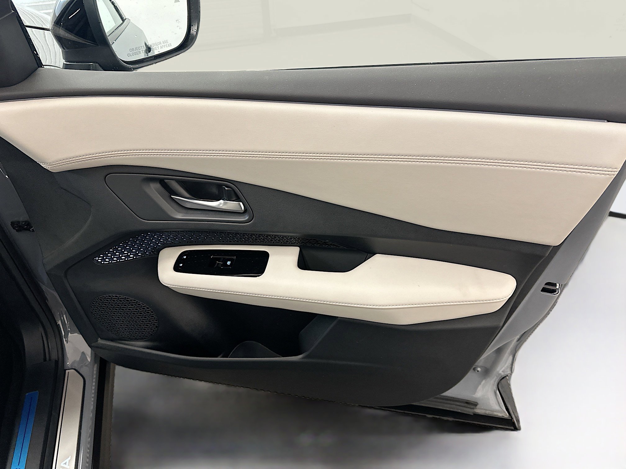 Used 2024 Nissan Ariya AWD image 33