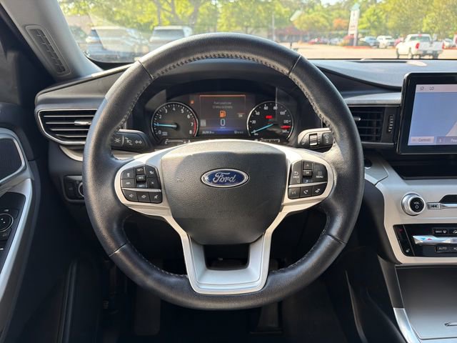 Used 2023 Ford Explorer XLT w/ Equipment Group 202A AWD/4WD image 17
