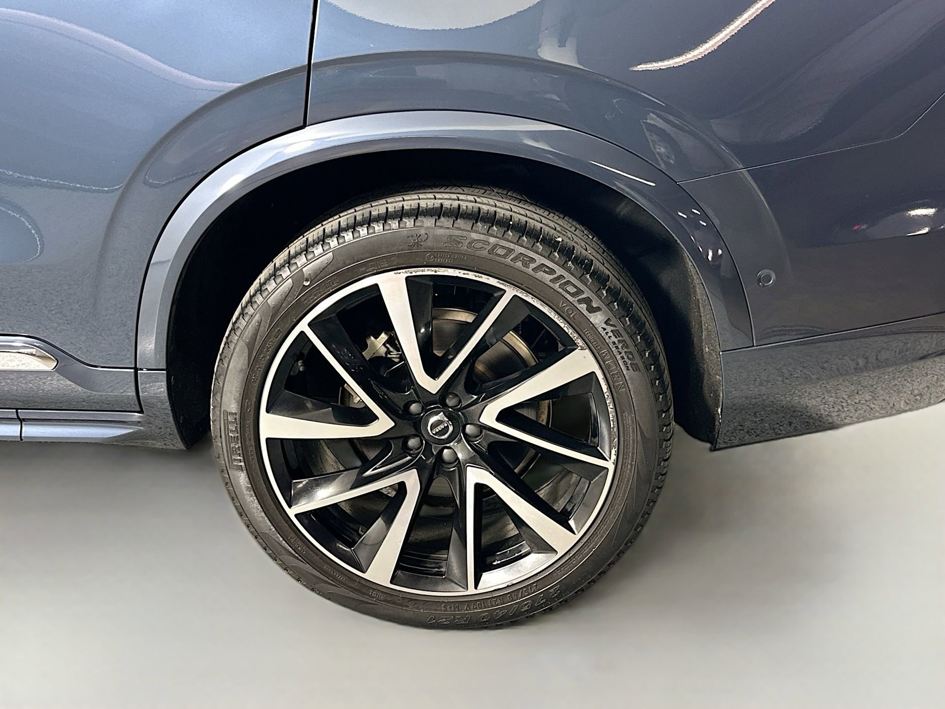 Certified 2023 Volvo XC90 B6 Plus w/ Protection Package image 33