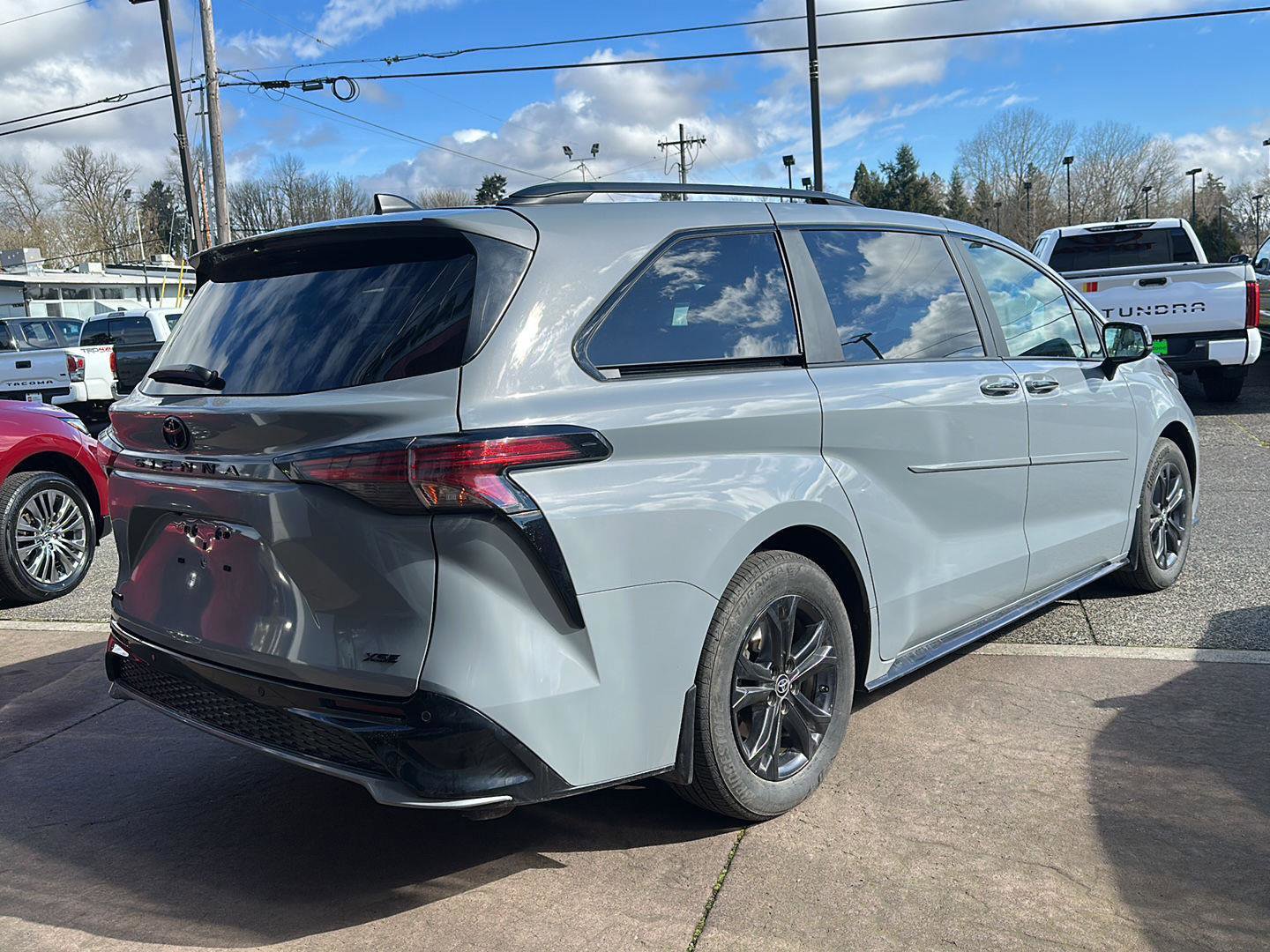 Used 2025 Toyota Sienna XSE w/ XSE Plus Package image 11
