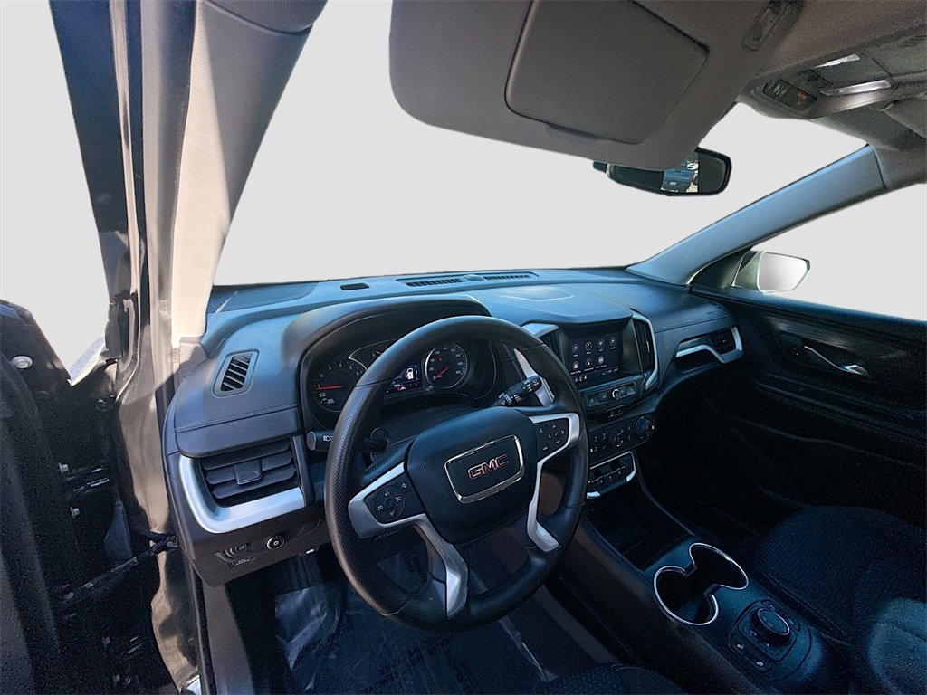 Used 2024 GMC Terrain SLE w/ Driver Convenience Package image 9
