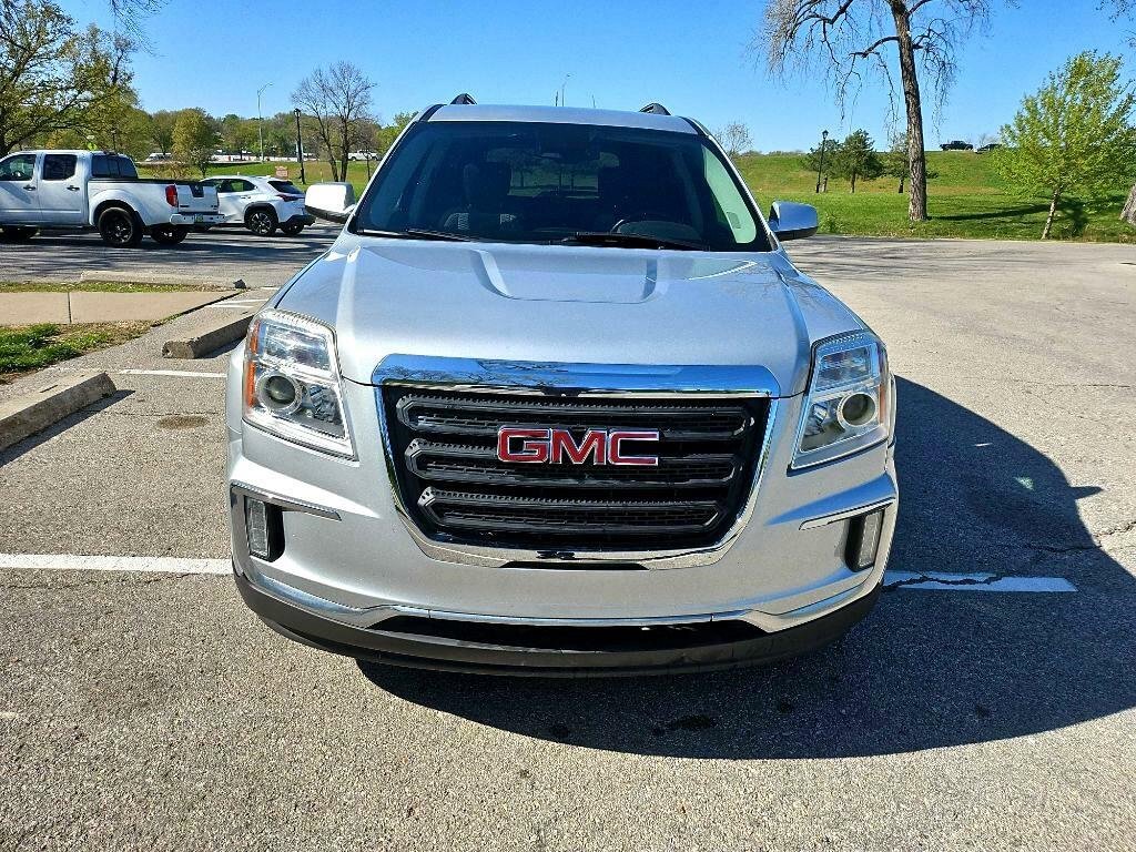 Used 2016 GMC Terrain SLE image 2