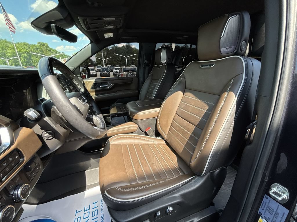 Used 2025 GMC Yukon Denali Ultimate AWD/4WD image 13