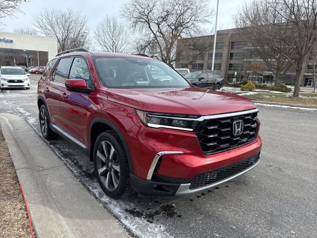 Certified 2025 Honda Pilot Touring image 3