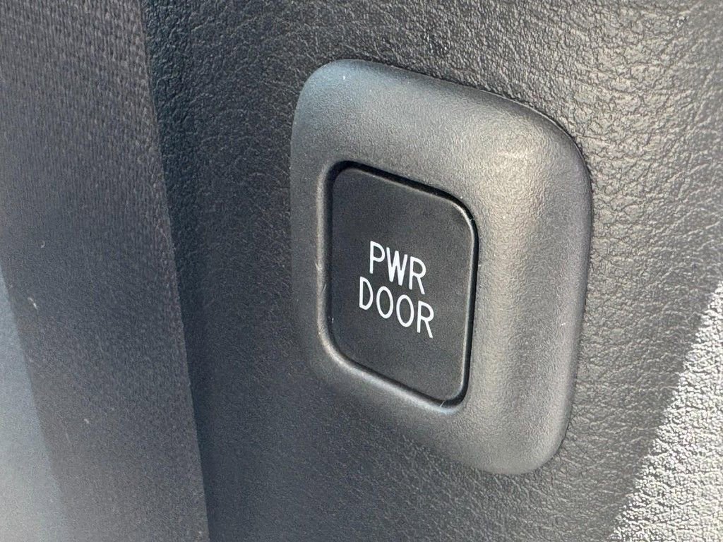 Used 2026 Toyota Sienna LE FWD image 26