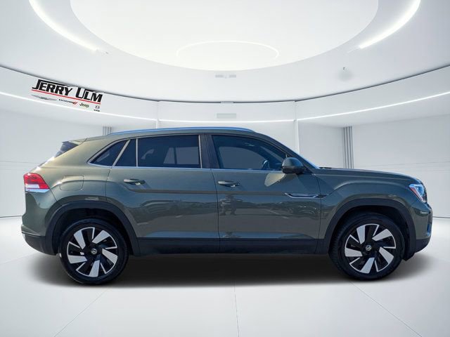 Used 2026 Volkswagen Atlas Cross Sport SE FWD image 2