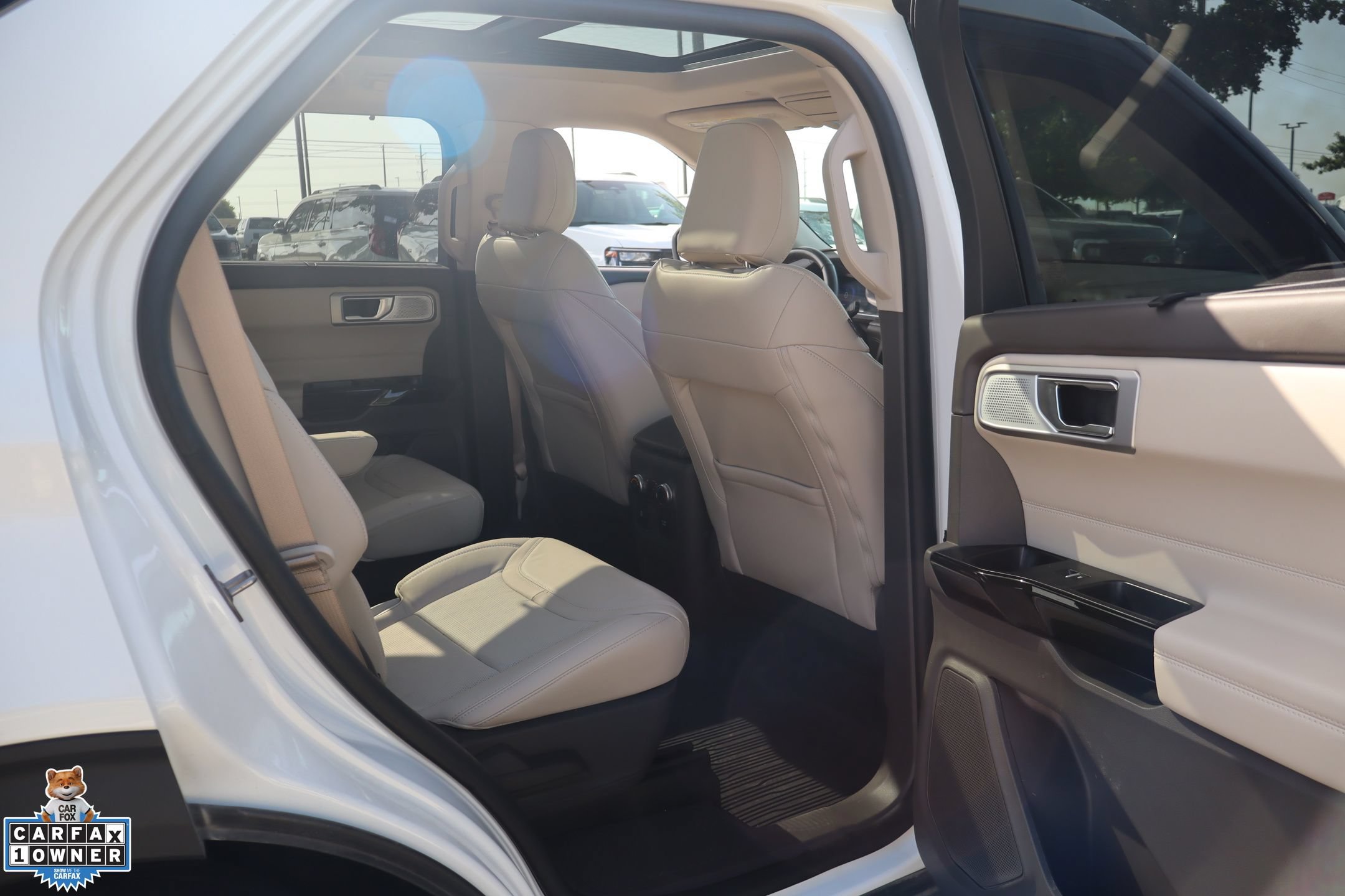 Certified 2024 Ford Explorer Platinum w/ Technology Package AWD/4WD image 28