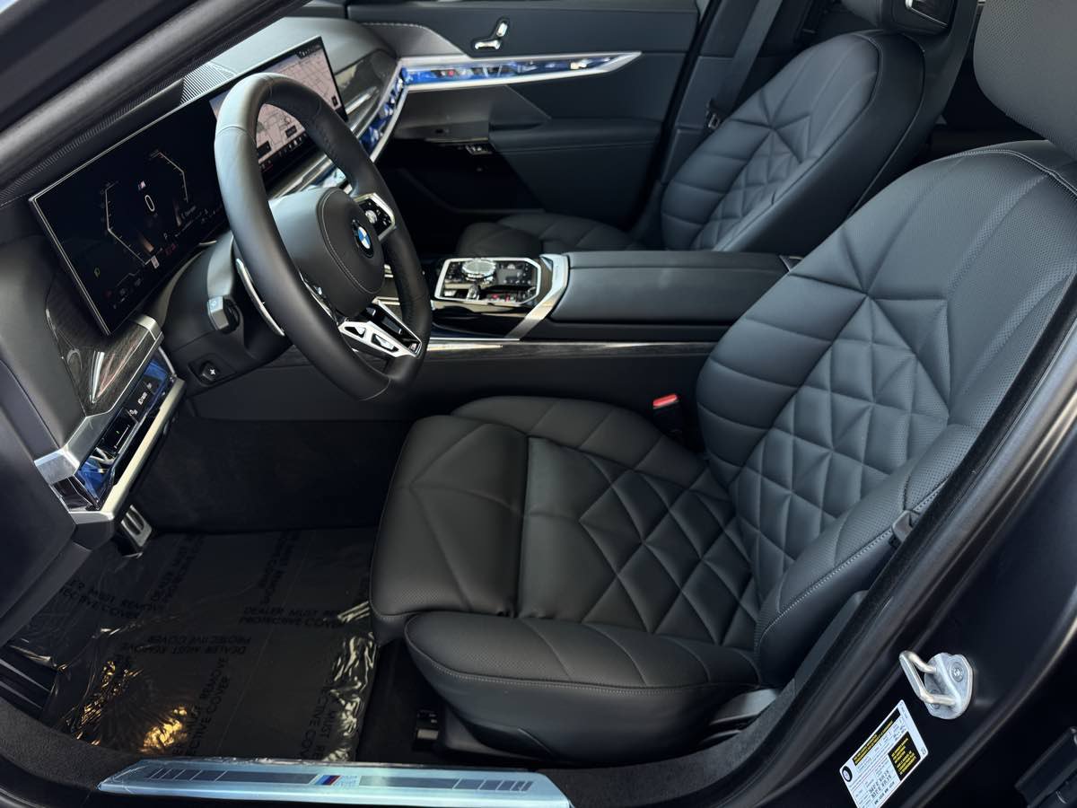 Used 2026 BMW 740i w/ Premium Package RWD image 13
