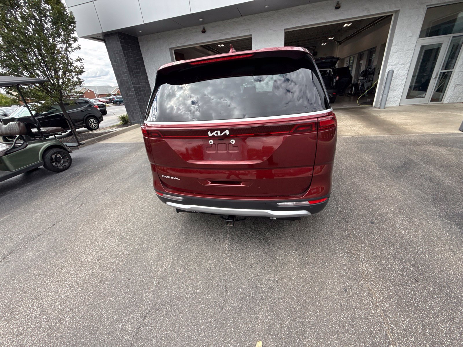 Used 2024 Kia Carnival LX FWD image 18