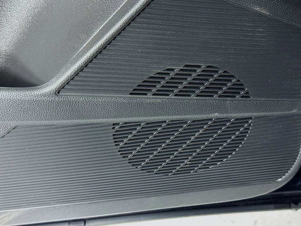 Used 2025 Volkswagen Taos SE image 23