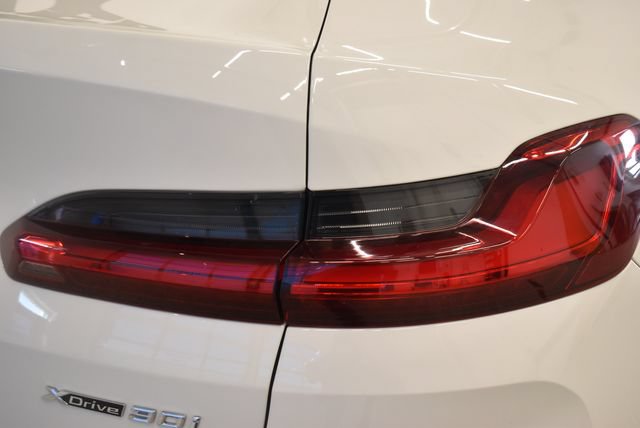 Used 2023 BMW X4 xDrive30i w/ M Sport Package AWD/4WD image 12