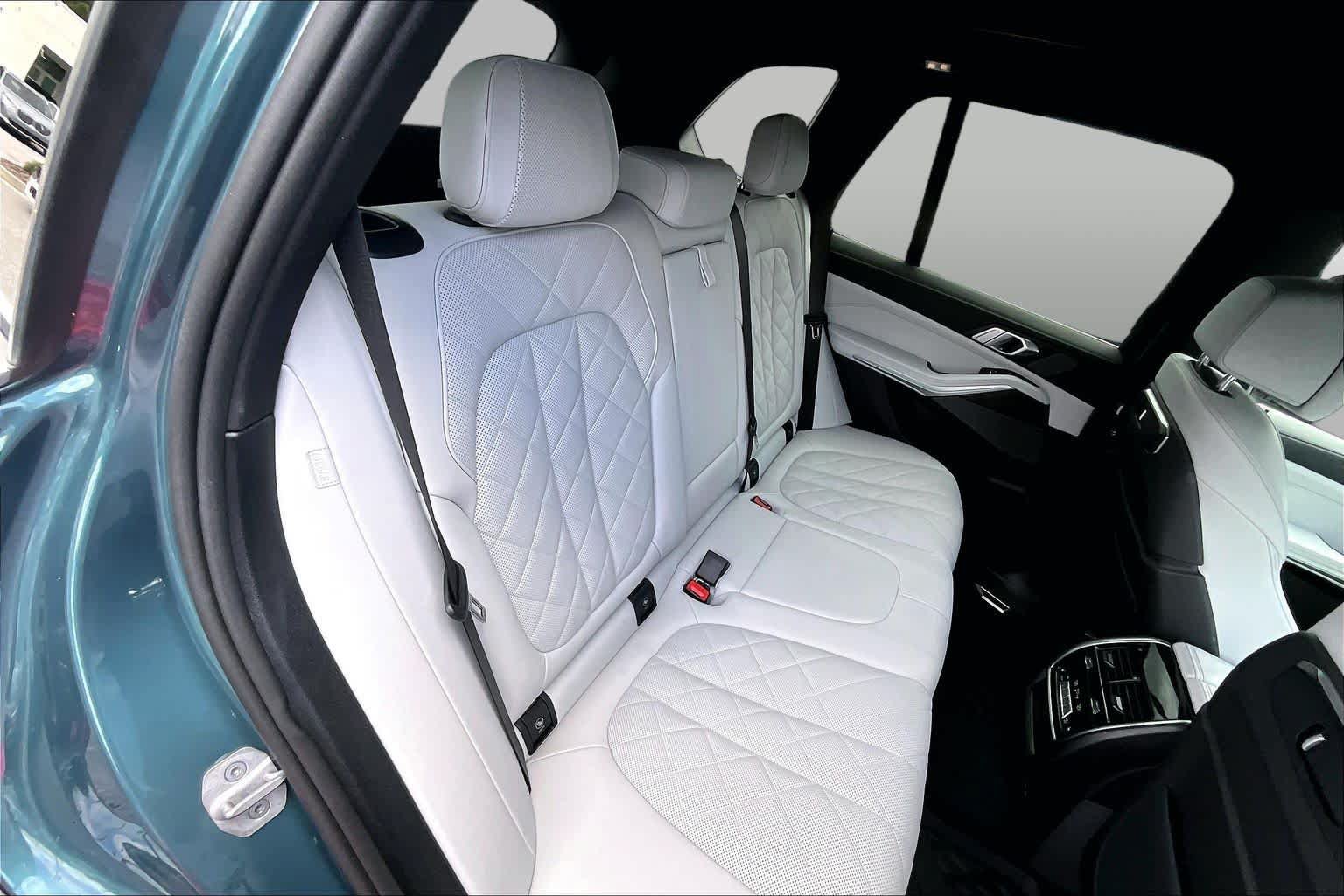 Used 2025 BMW X5 sDrive40i w/ Climate Comfort Package RWD image 20