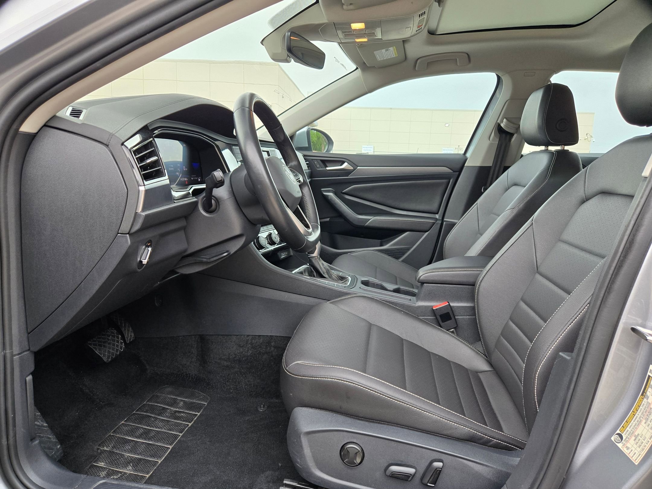 Used 2024 Volkswagen Jetta SE FWD image 9
