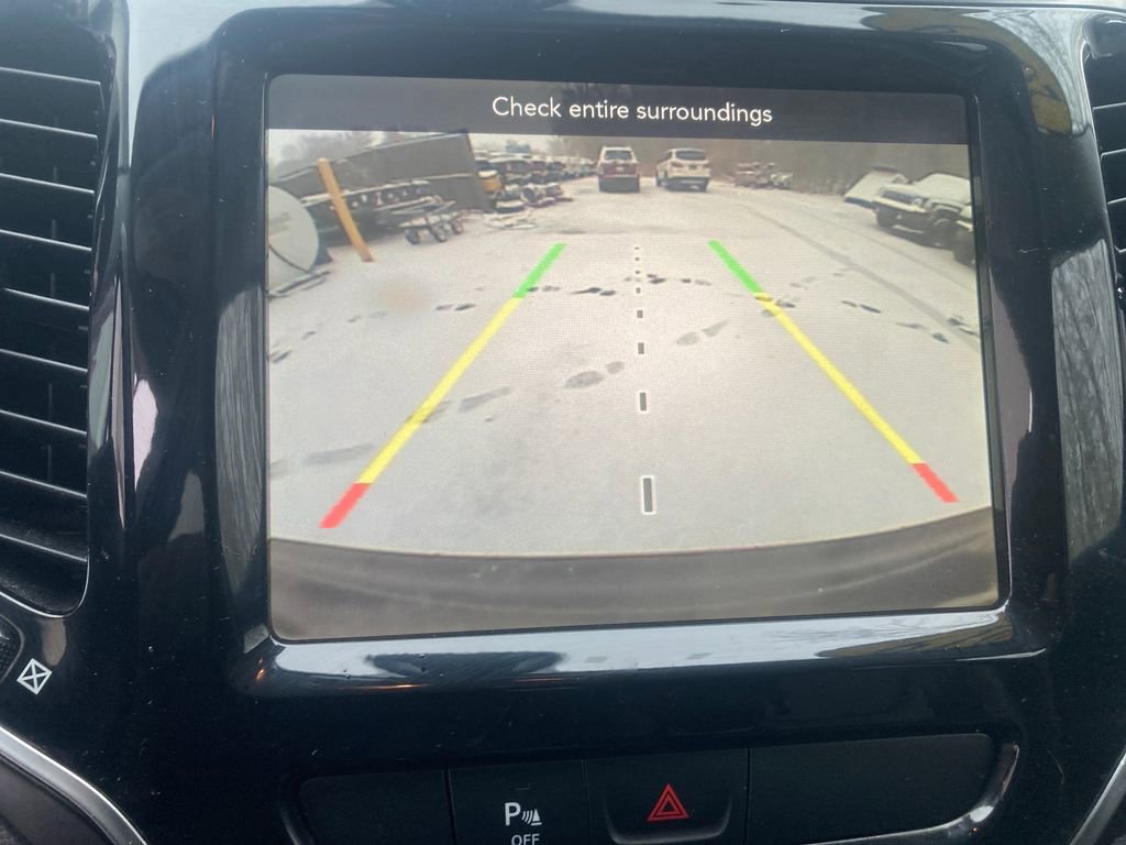 Used 2019 Jeep Cherokee Limited image 24