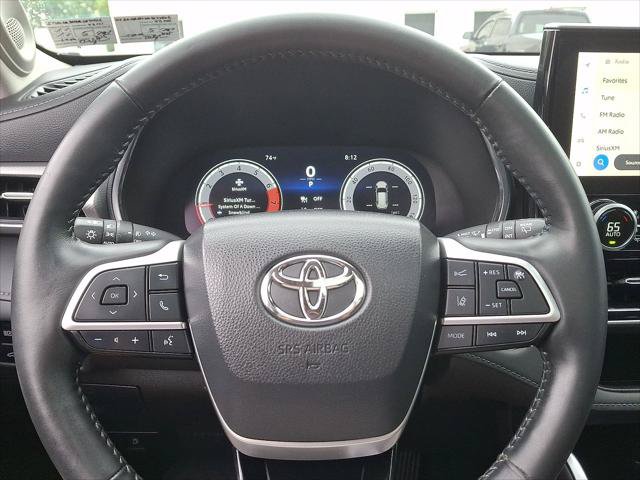 Certified 2024 Toyota Highlander Platinum AWD/4WD image 17